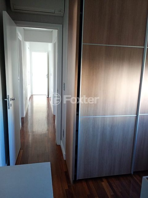 Image 7 - 881524