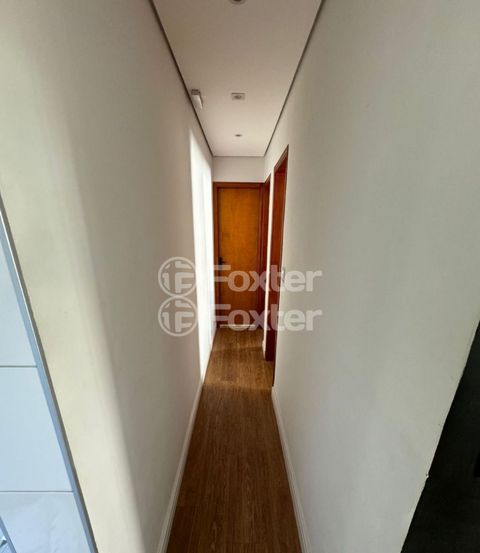 Image 10 - 881525