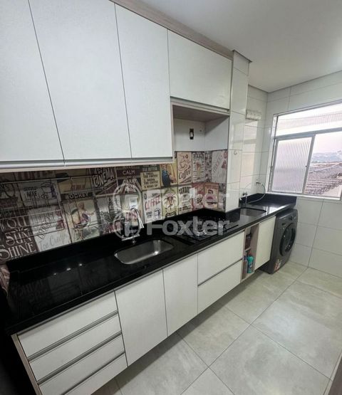 Image 7 - 881525