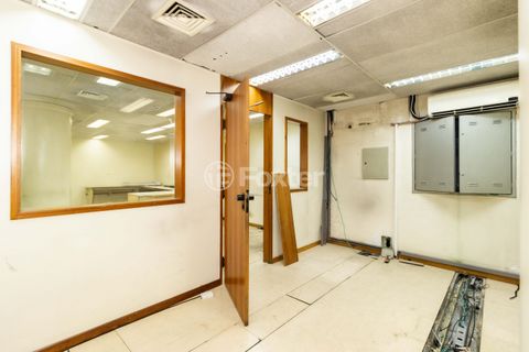 Image 19 - 881528