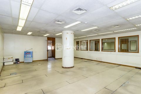 Image 11 - 881528