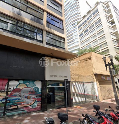 Image 3 - 881528
