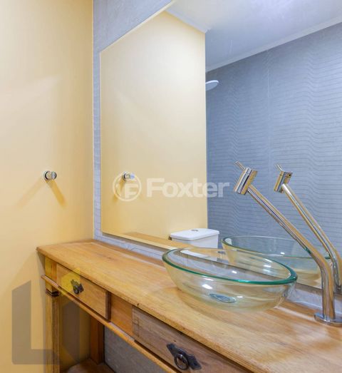 Image 7 - 881557