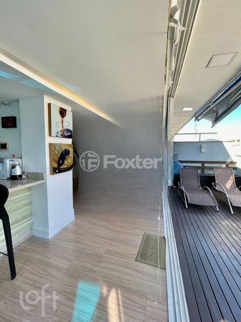 Image 7 - 881559