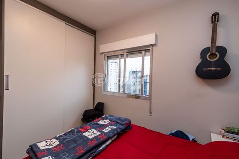 Image 11 - 881563