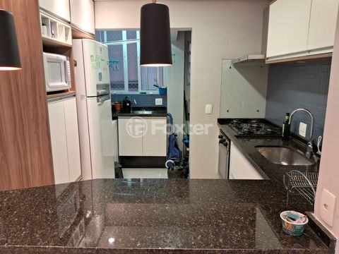 Image 3 - 881563