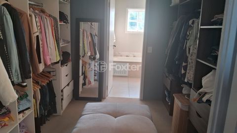 Image 11 - 881577