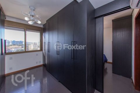 Image 17 - 881586