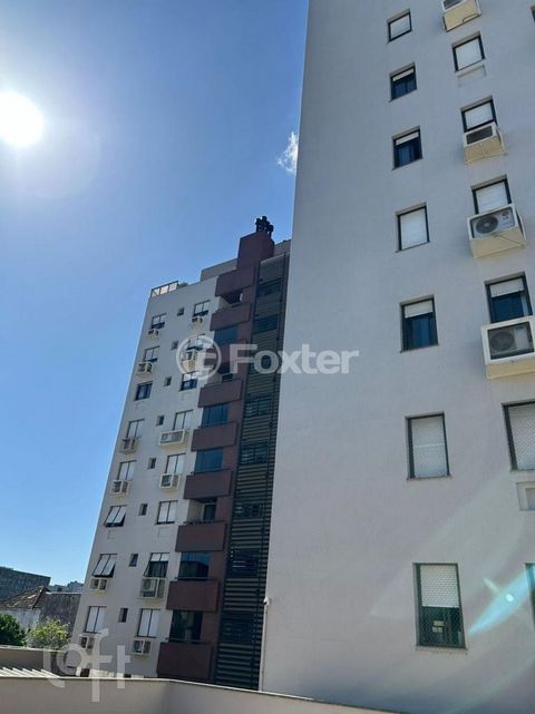 Image 10 - 881586