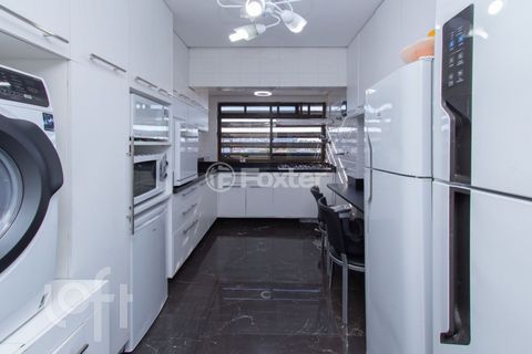 Image 3 - 881586