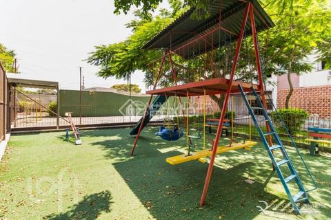 Image 18 - 881587