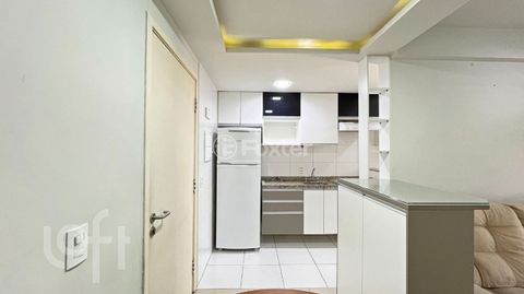 Image 16 - 881589