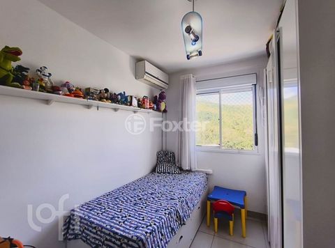 Image 7 - 881590