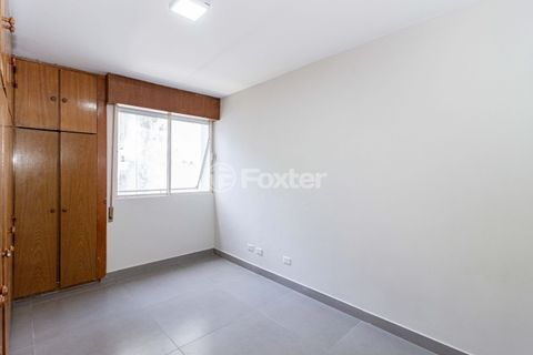 Image 10 - 881597