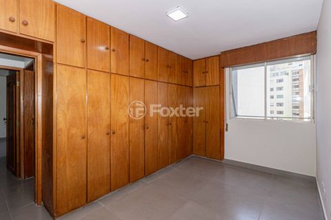 Image 11 - 881597