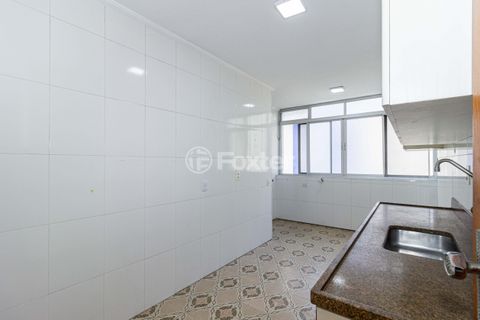 Image 17 - 881597