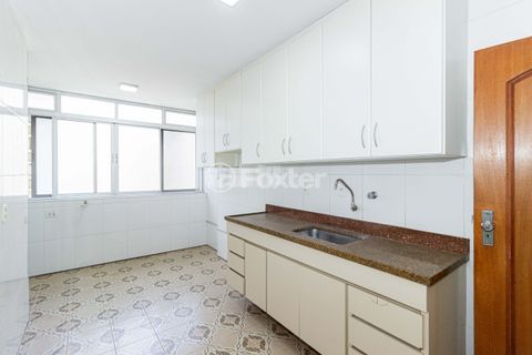 Image 18 - 881597