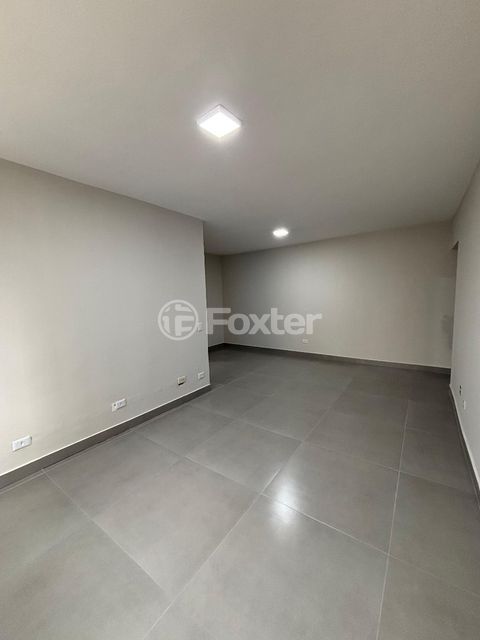 Image 1 - 881597
