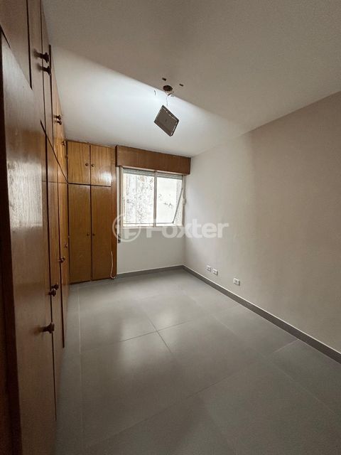 Image 7 - 881597