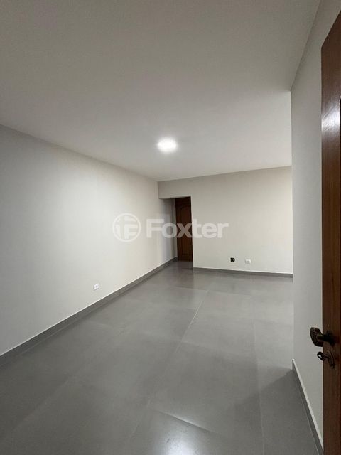 Image 2 - 881597