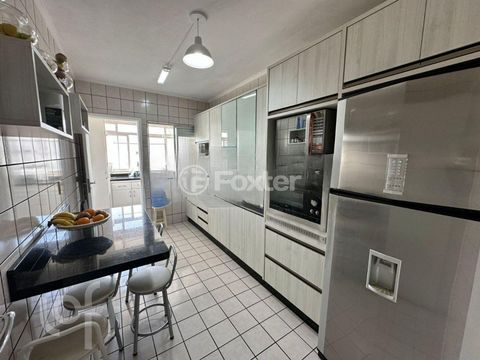 Image 7 - 881600
