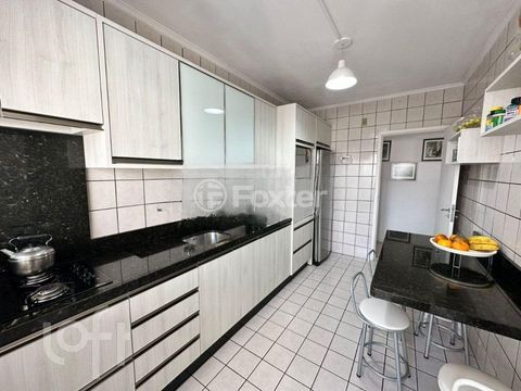 Image 6 - 881600