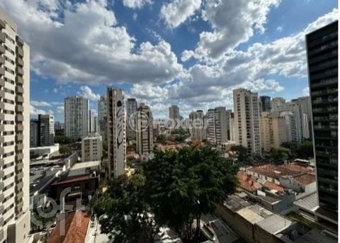 Image 10 - 881602
