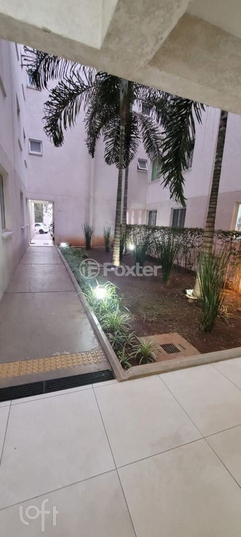 Image 8 - 881610