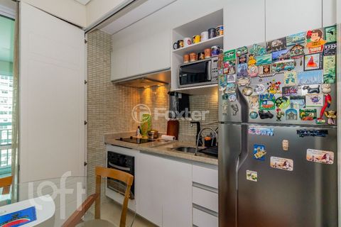 Image 17 - 881617