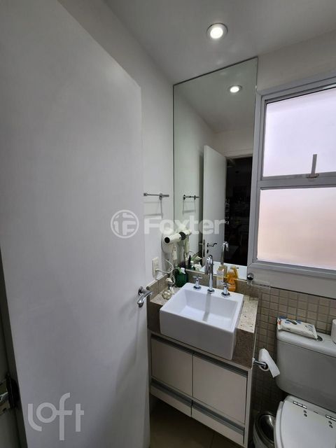 Image 15 - 881617
