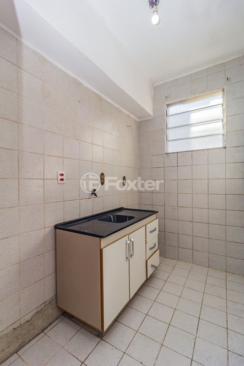 Image 10 - 881623