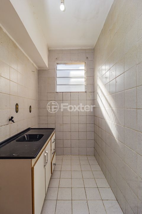 Image 11 - 881623