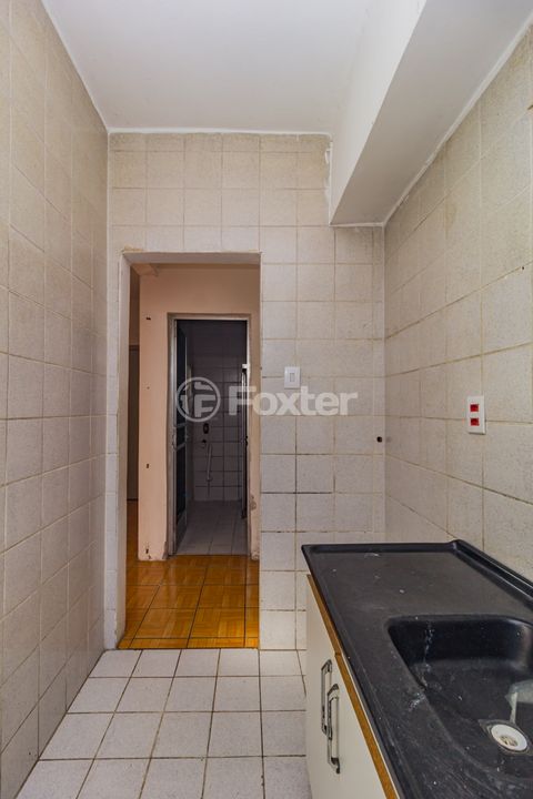 Image 13 - 881623