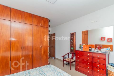 Image 17 - 881631