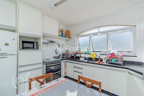 Image 11 - 881631