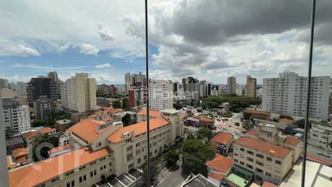 Image 6 - 881632