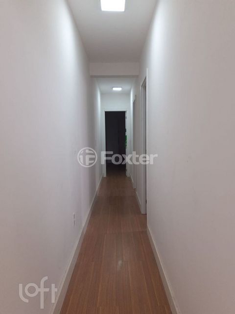 Image 11 - 881637