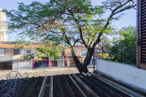 Image 11 - 881656