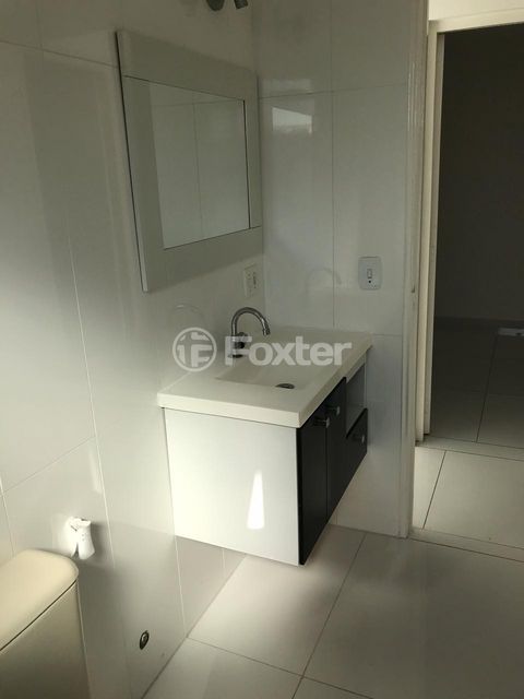 Image 10 - 881658