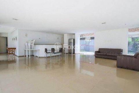 Image 19 - 881659