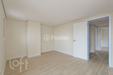 Image 17 - 881660