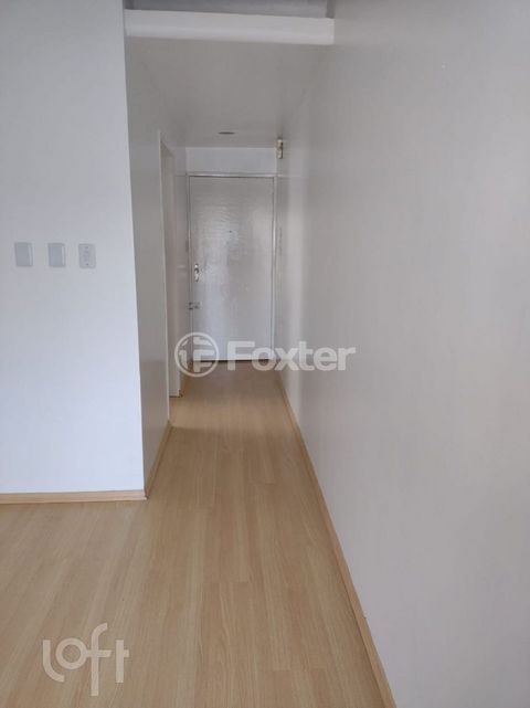 Image 8 - 881663