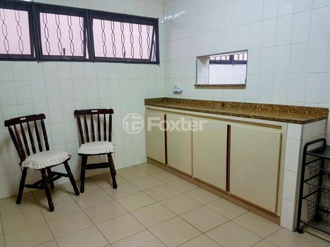 Image 11 - 881665