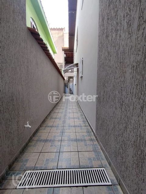 Image 12 - 881671