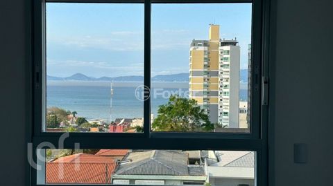Image 11 - 881676