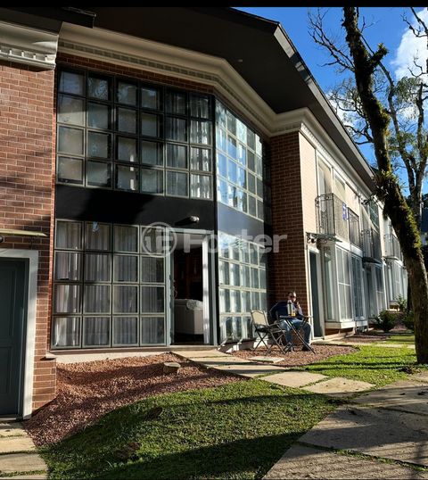 Image 15 - 881677