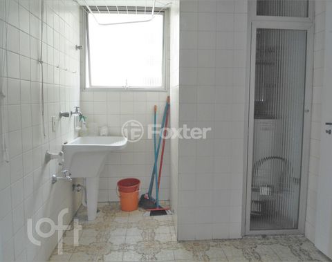 Image 6 - 881678