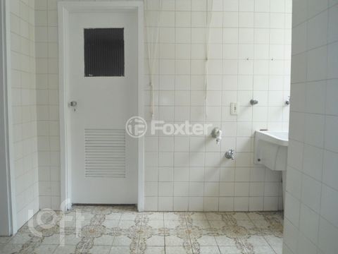 Image 7 - 881678