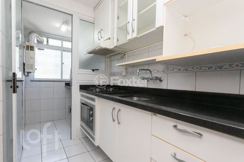 Image 17 - 881681
