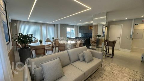 Image 12 - 881689